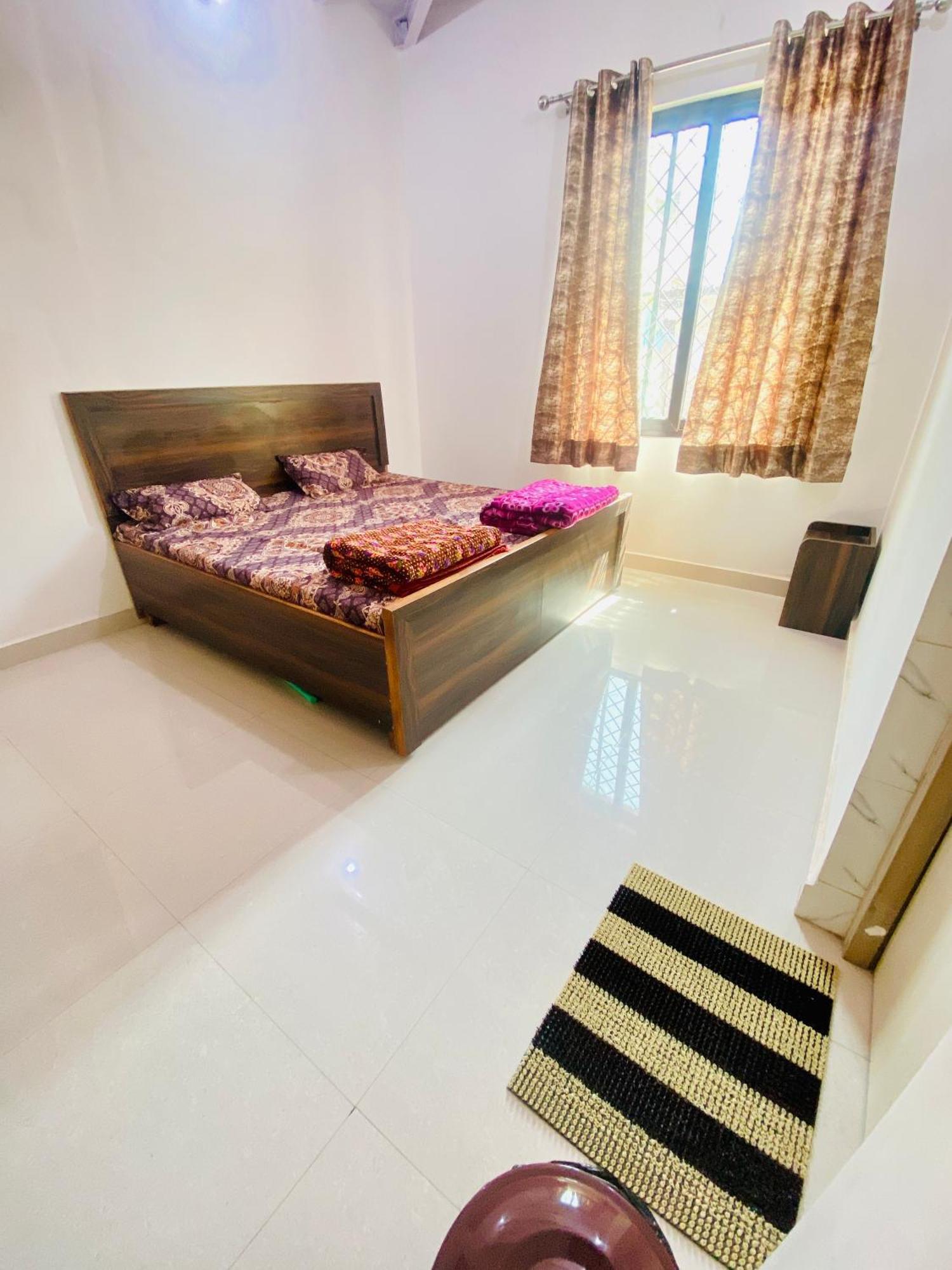 Nirupam Sadan Homestay Vrindavan Exterior photo