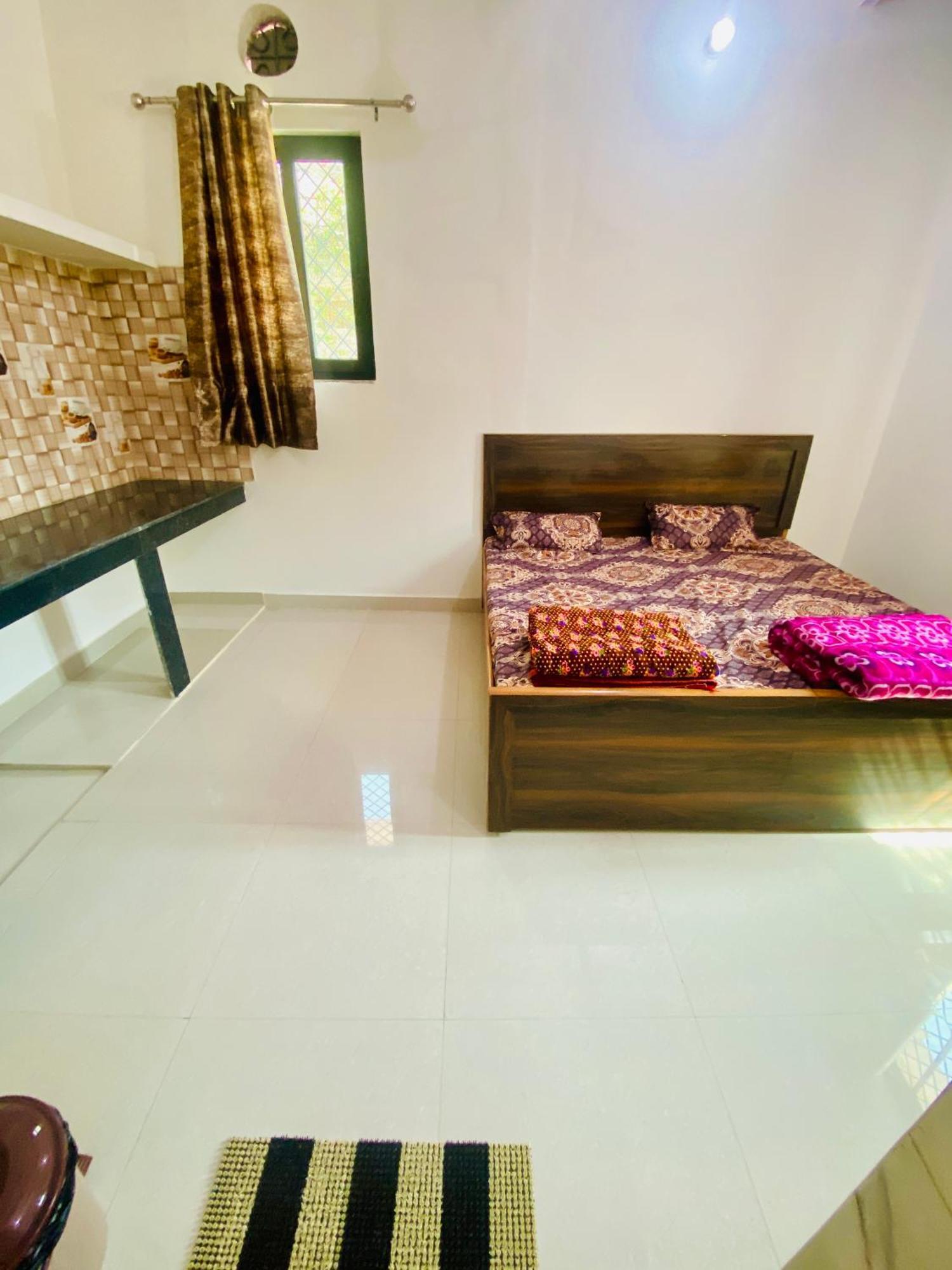Nirupam Sadan Homestay Vrindavan Exterior photo